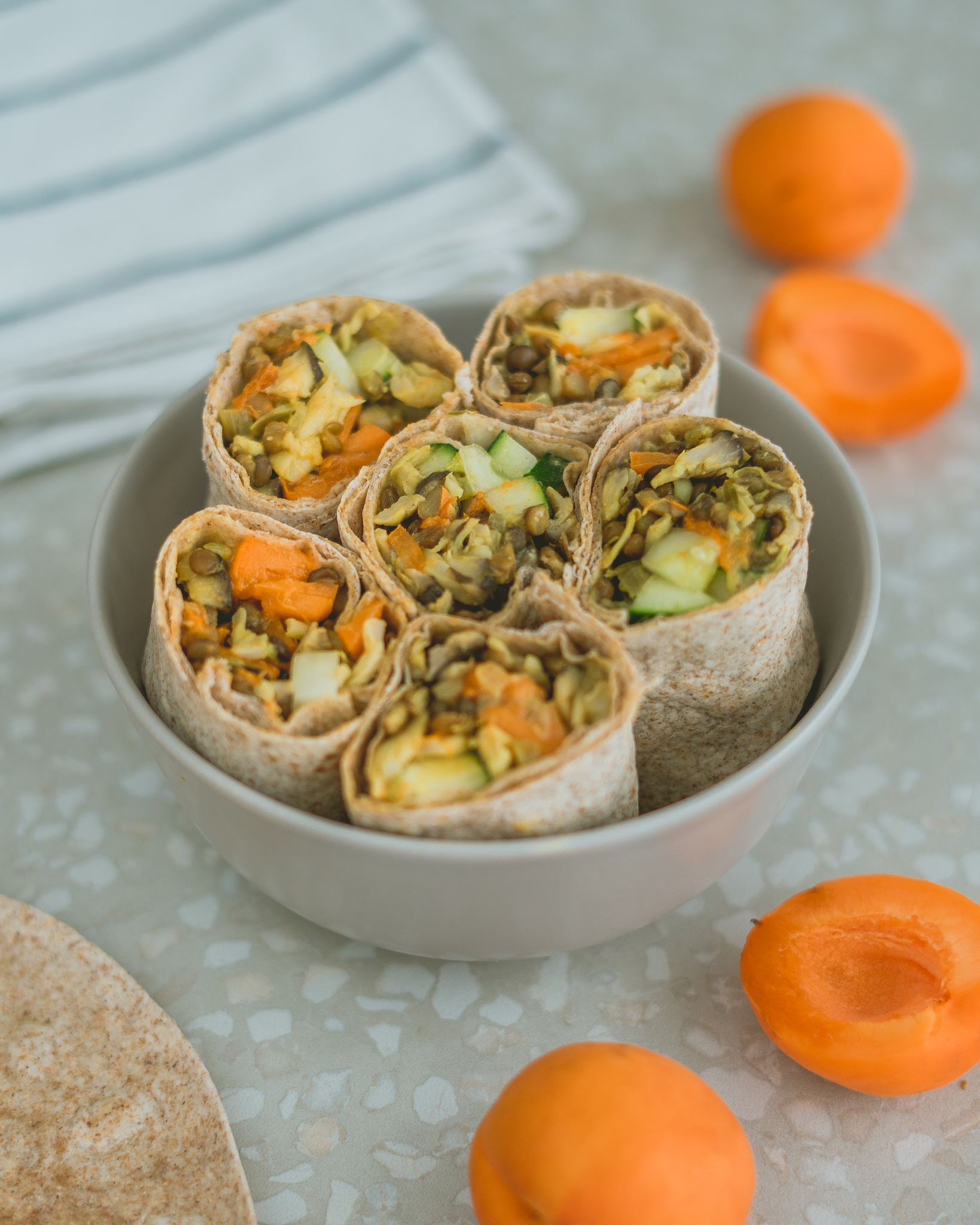 Orientalische Wraps mit Linsen und Marillen