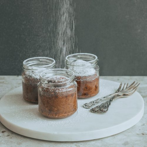 Schokoladen Küchlein mit flüssigem Kern im Glas